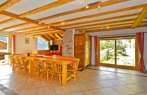 Peisey-Nancroix Ski Chalet | 230 m² Chalet ∙ 7 bedrooms ∙ 15 guests