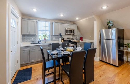 Dorchester Apartment | 233-3 - 4BR Boston - Peaceful Escape near Park Zoo