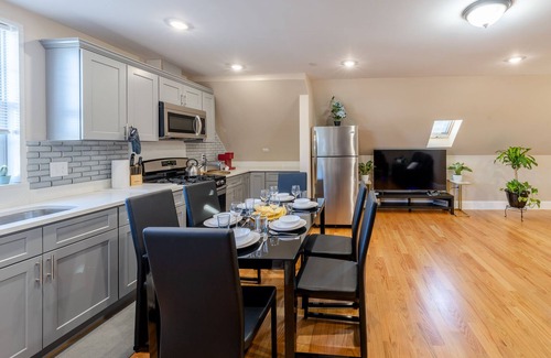 Dorchester Apartment | 233-3 - 4BR Boston - Peaceful Escape near Park Zoo