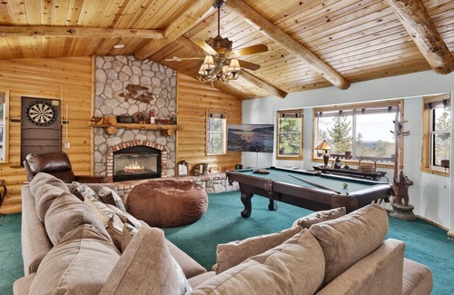 Upper Moonridge Cabin | 2345-alameda Landing 3 Bedroom Chalet by RedAwning