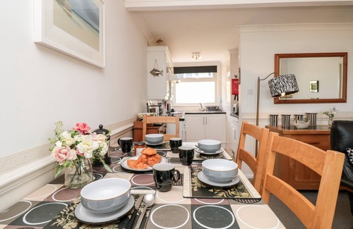 Dartmouth Cottage | 235 Norton Park