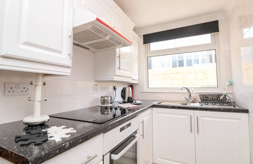 Dartmouth Cottage | 235 Norton Park