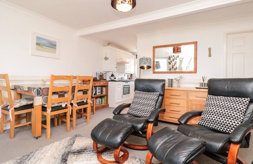 Dartmouth Cottage | 235 Norton Park