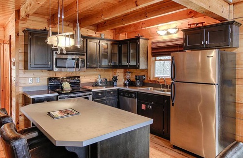 Pigeon Forge Cabin | 239 m² Cabin ∙ 3 bedrooms ∙ 10 guests