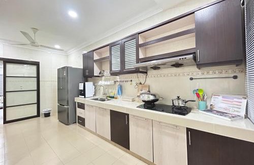 Kampung Kayu Ara House | 239 S2 # U Homestay