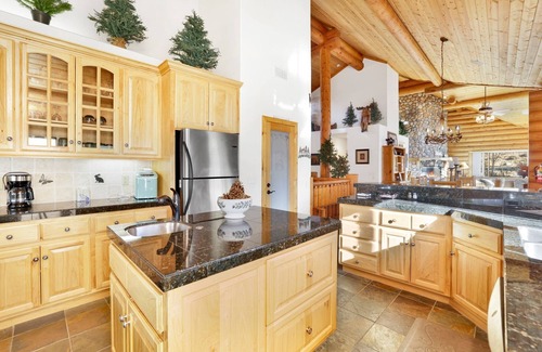 Castle Glen Estates Cabin | 2392-caslte Crag Log Cabin 4 Bedroom Cabin by RedAwning