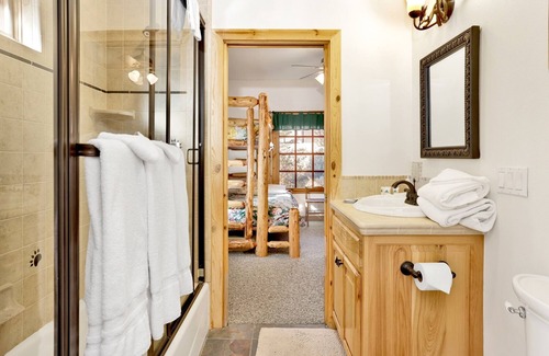 Castle Glen Estates Cabin | 2392-caslte Crag Log Cabin 4 Bedroom Cabin by RedAwning