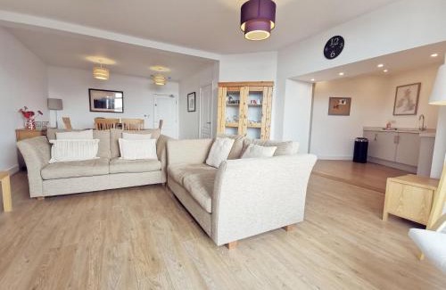 Trearddur Bay House | 24 CLIFF APARTMENT-3 BED-GROUND FLOOR-SEA VIEWS