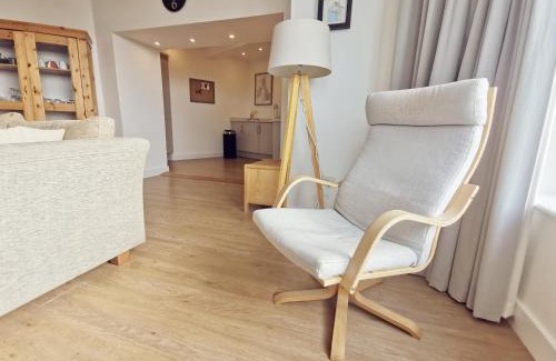 Trearddur Bay House | 24 CLIFF APARTMENT-3 BED-GROUND FLOOR-SEA VIEWS