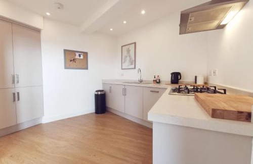 Trearddur Bay House | 24 CLIFF APARTMENT-3 BED-GROUND FLOOR-SEA VIEWS