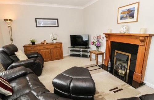 Bryn-crug House | 24 Dolithel