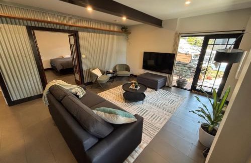 Everton Hills Apartment | 24 Elizabeth