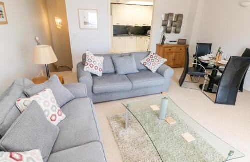 Saundersfoot Apartment | 24 Rhodewood House