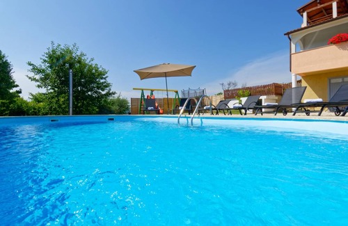 Pagubice House | 240 m² House ∙ 5 bedrooms ∙ 10 guests