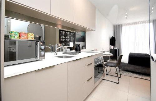 Kareeberg Apartment | 246 at 1ROSEBANK Executive Apartment