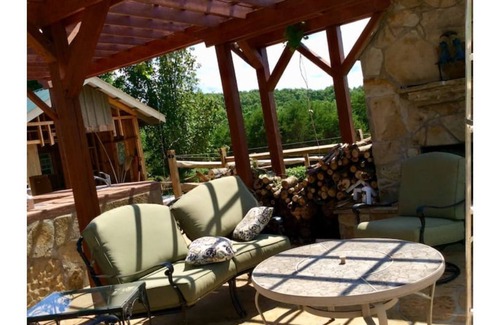 Dahlonega House | 25 acre home, farm animals & large running creek. 8 mls from downtown Dahlonega
