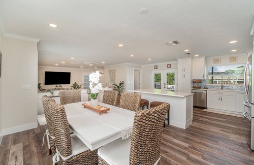 Iona Villa | 25% Fall Discount! Sailboat access. Under Fire Pit and Heated Pool