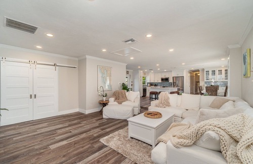 Iona Villa | 25% Fall Discount! Sailboat access. Under Fire Pit and Heated Pool