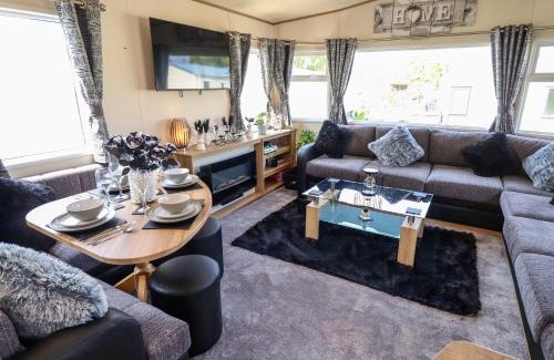 Tattershall House | 25 Kingfisher Court