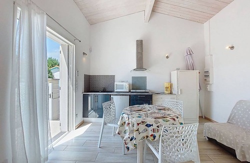 Saint-Palais-sur-Mer House | 25 m² House ∙ 1 bedroom ∙ 3 guests
