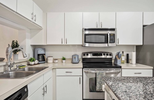 Sabal Harbour House | 25 Min Ana Maria Is. 30 Min Siesta Key Beach l, Heated Pool, Tennis, StylishHome