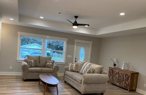 Florida Panhandle House | 25 min drive to Pcola Beach, Large home, Newly Remodeled