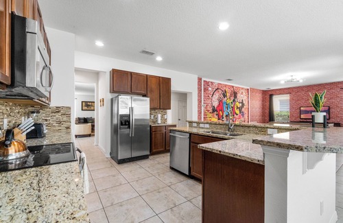 Bellavida Resort | 25 Minutes from Disney & Universal, Private Pool, Game Room and Themed Rooms!