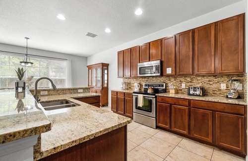 Bellavida Resort | 25 Minutes from Disney & Universal, Private Pool, Game Room and Themed Rooms!