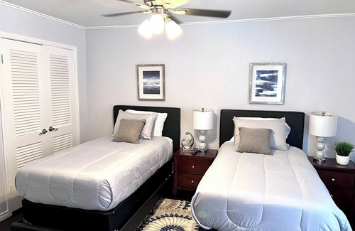 North Arlington Condo | 25% OFF-3BD/2.5BA-Condo-Six Flags-G.Prairie-GP32A