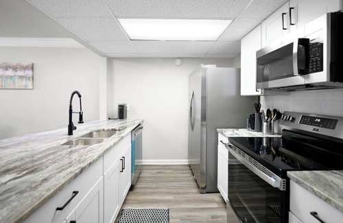 North Arlington Condo | 25% OFF-3BD/2.5BA-Condo-Six Flags-G.Prairie-GP32A