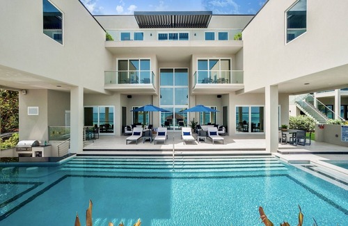 Bodden Town Villa | 25% Off! 7BR Oceanfront Villa w/5 Master Suites, Bunk Room, Swim-Up Bar