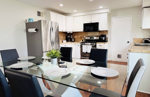 Los Serranos House | 25% OFF / Charming 2 BR 2 BA / Private Frontyard Retreat/ Prime Location