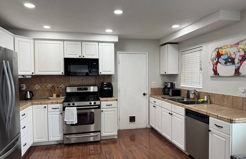 Los Serranos House | 25% OFF / Charming 2 BR 2 BA / Private Frontyard Retreat/ Prime Location