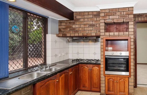 Winthrop House | 25%OFF/Come Stay In Long Term Cheap Cozy Queen Bedroom