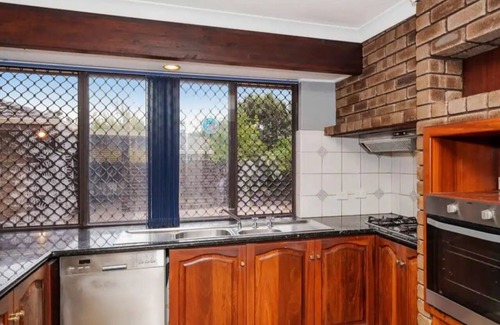 Winthrop House | 25%OFF/Come Stay In Long Term Cheap Cozy Queen Bedroom