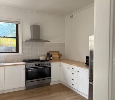 Tanunda House | 25 Young - 3 Bed, 1 Bath