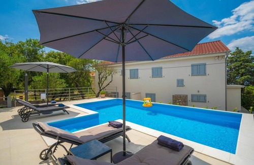 Klenovica Other | 250 m² Accommodation ∙ 4 bedrooms ∙ 10 guests