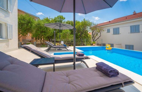 Klenovica House | 250 m² House ∙ 4 bedrooms ∙ 10 guests