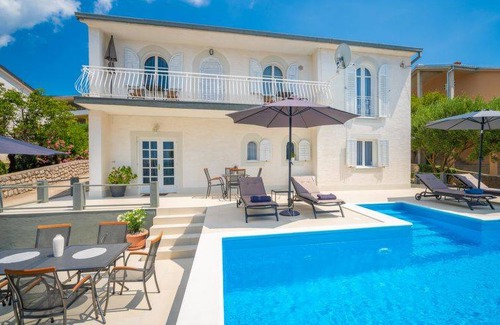 Klenovica House | 250 m² House ∙ 4 bedrooms ∙ 10 guests