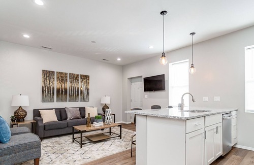 Wrightwood Neighbors Apartment | 2501 Suite #2: 4 Queen Beds - Sleeps 9
