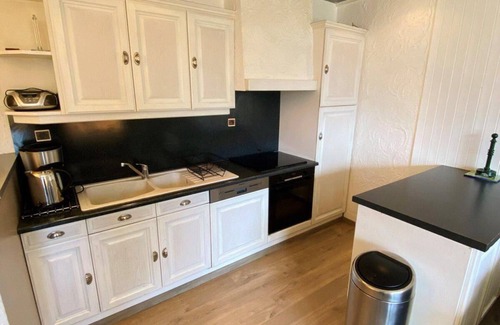 Les Deux Alpes Apartment | 250m from ski slopes, 2nd floor, view mountain, balcony, tv, ski locker, 60m², Les 2 Alpes