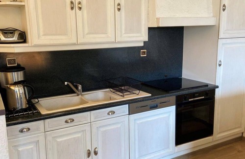 Les Deux Alpes Apartment | 250m from ski slopes, 2nd floor, view mountain, balcony, tv, ski locker, 60m², Les 2 Alpes