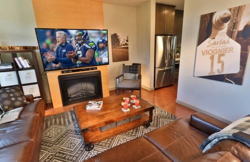 Walla Walla House | 255 Sumach · Beautiful Townhouse, Walk to Town, Rooftop Lounge