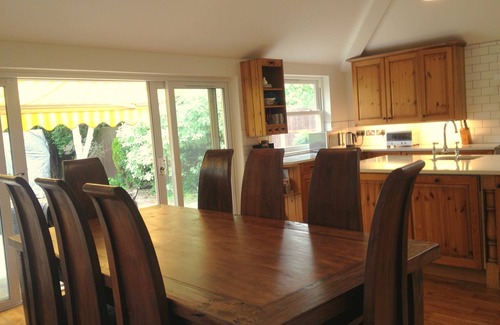 Berrylands House | 25Min to London Eye - 1300sqft Sunny 4BR Family Garden Home- SAFE & Vibrant Area