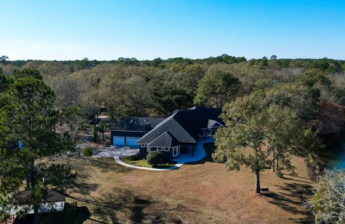 Ravenel House | 26 acre gated private property close to Downtown Charleston on a lake
