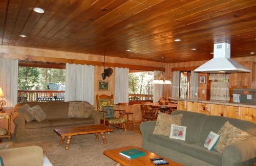 North Wawona House | 26 Deer Den