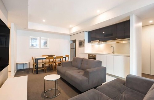Surfers Paradise Apartment | 26 levels above Hilton hotel - 2 bedrooms