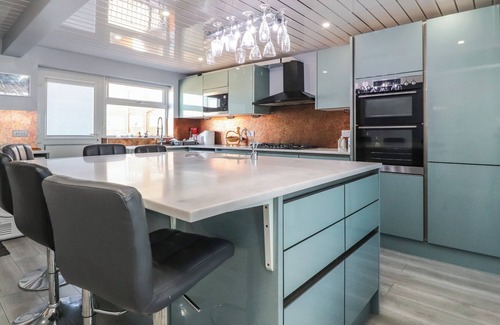 Thornton-Cleveleys House | 26 NORTH PROMENADE, pet friendly, with a garden in Cleveleys