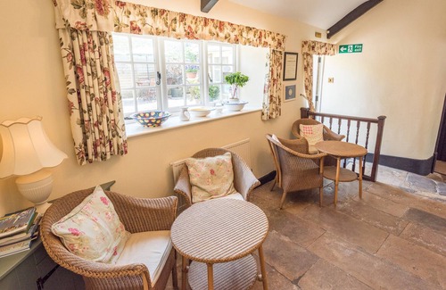 Abbotsbury House | 26 RODDEN ROW, pet friendly, character holiday cottage in Abbotsbury