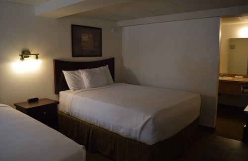 Columbia Falls Hotel | #26 TWO QUEEN BEDS in hotel with WiFi, AC in enchanting C. Falls. 20 mi to GNP